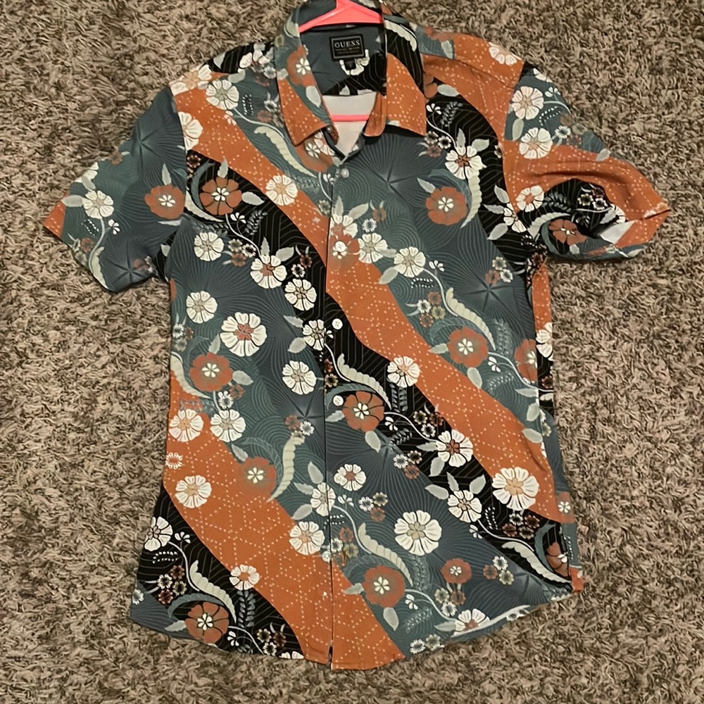 Guess mens short sleeve flower shirt